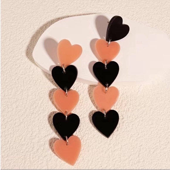 FREE WITH ANY PURCHASE Heart drop earrings - Picture 2 of 5